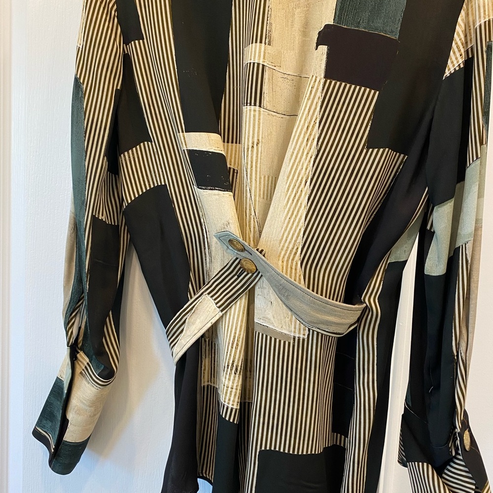 Chic Abstract Patterned Wrap Dress